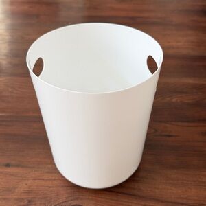 Mainstays Basic Plastic Wastebasket Size Gallon Color White